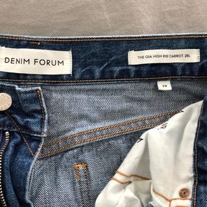 Denim forum Gia high rise carrot size 29